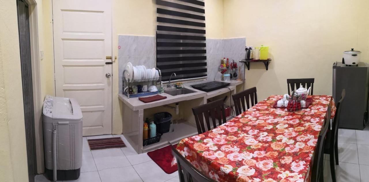 Oyo Home 90308 Chily Guest House Langkawi Extérieur photo